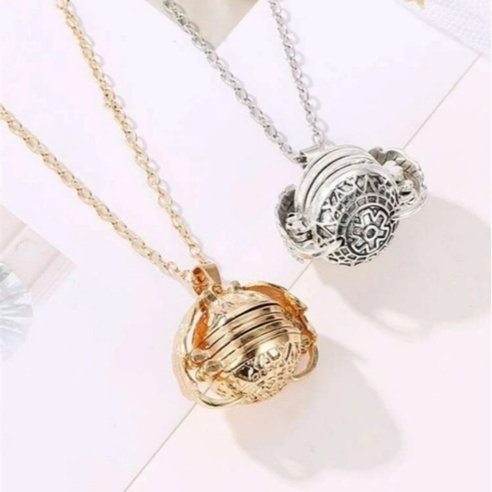 Silver Locket Necklace Vintage Style Picture Pendant Dainty Keepsake Jewelry